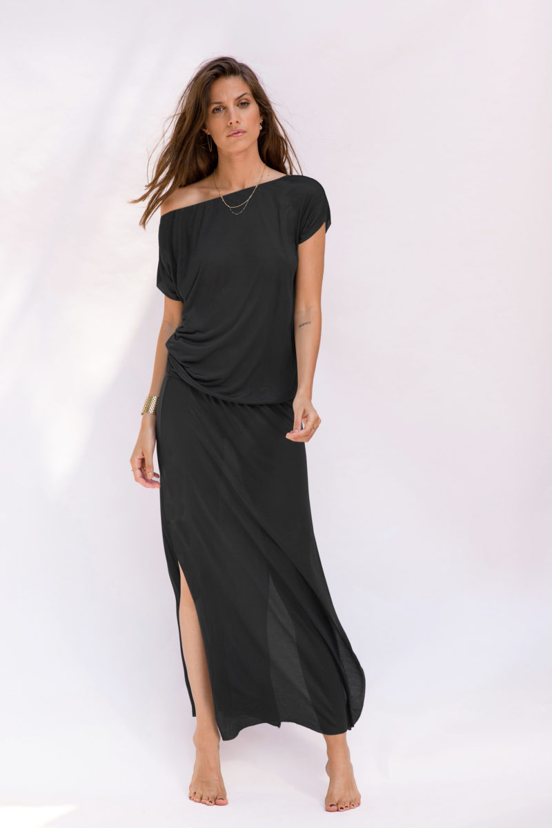 BELIZA-JULIA-BLACK-MODAL-GOLD-ROBE