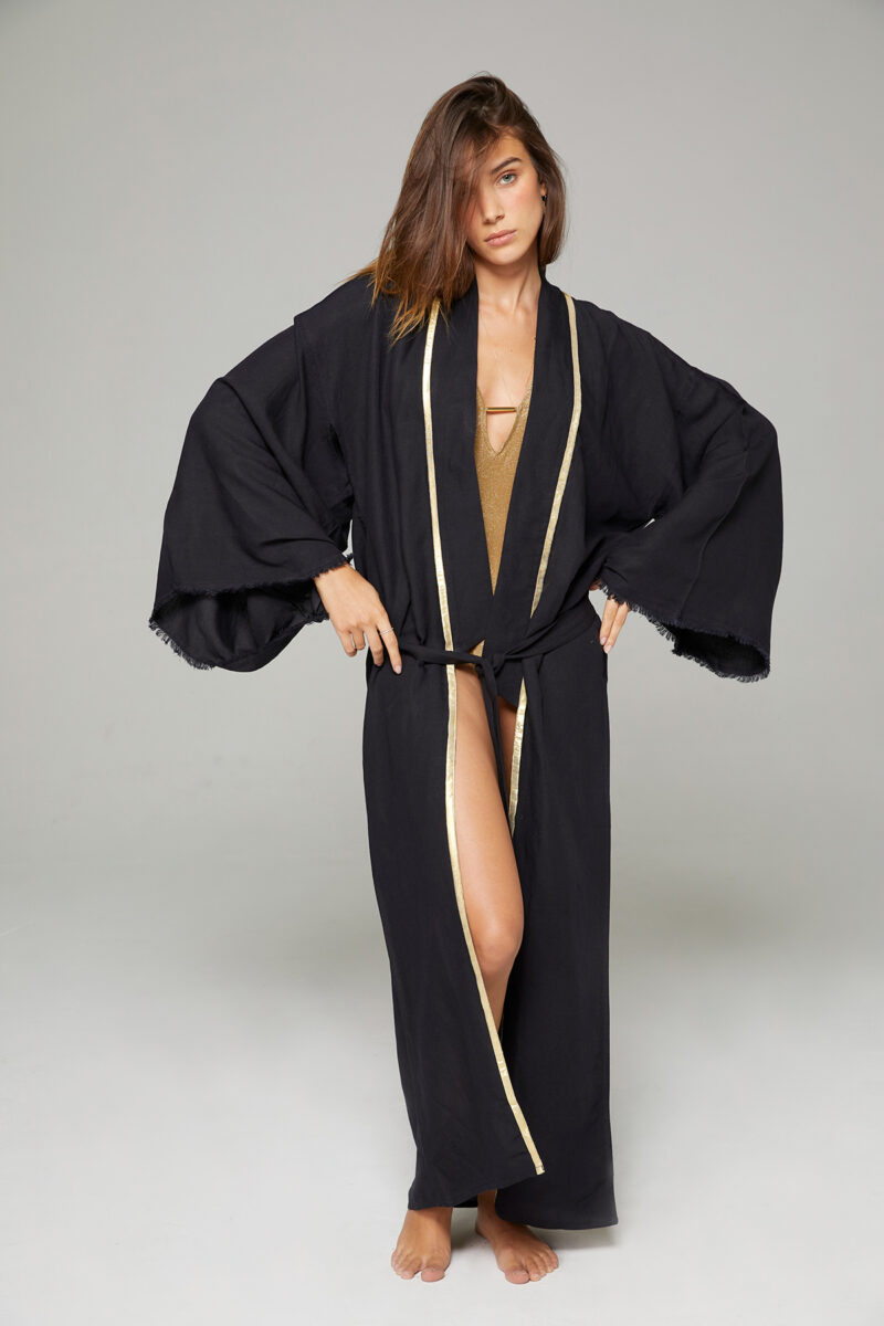 KIMONO-LONG-PLAGE-BRODE-SERPENT-NOIR-FEMME